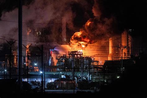 The initial fire at the Czechowice-Dziedzice refinery after the lightning strike