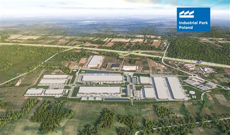 Nowoczesny park logistyczny z halami magazynowymi w Radzyminie, widok z drona, przy autostradzie S8