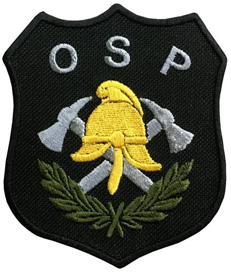 Zbiór haftowanych naszywek z różnymi emblematami OSP