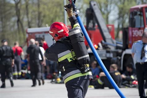 Zdjęcie z gali Floriany 2020/2021 z nagrodzonymi strażakami