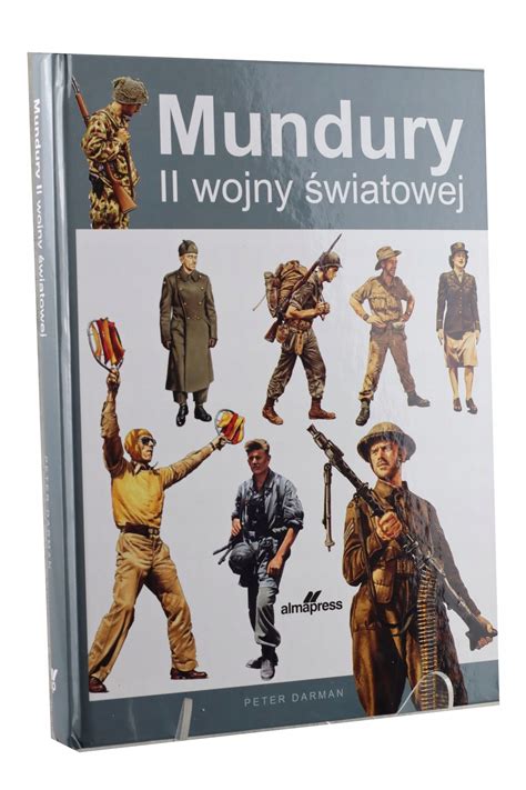 historyczne i współczesne mundury strażackie obok siebie