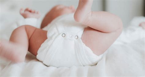 Thematic photo of a baby's bottom being powdered with potato starch to prevent diaper rash