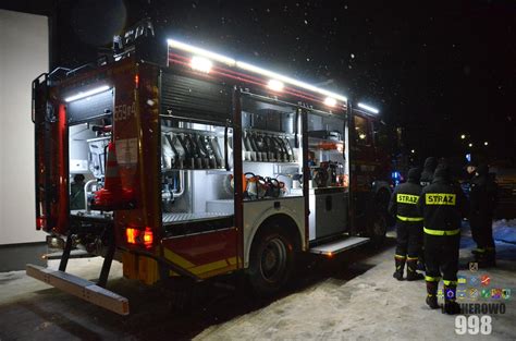 Przykładowe ujęcie czarno-białego fotoobrazu z wozem strażackim