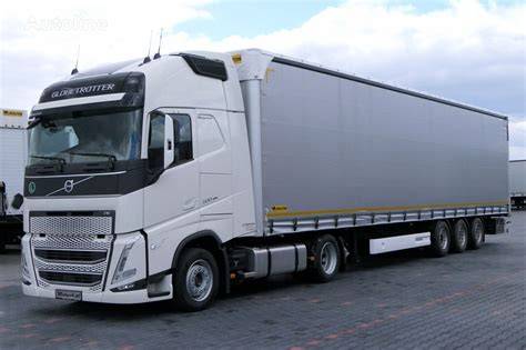 Strażacki ciągnik siodłowy Volvo FH z naczepą Wielton dla PSP