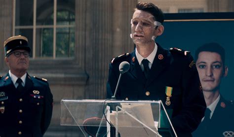 Pierre Niney jako Franck Pasquier w scenie z filmu