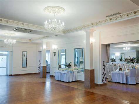 Eleganckie wnętrze Restauracji Dworek Mikołaj, przygotowane na bal sylwestrowy