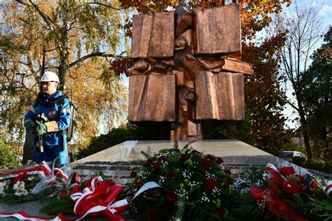 Zdjęcie pomnika upamiętniającego górników kopalni 