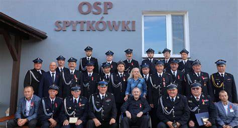 Zgromadzenie druhów OSP podczas jubileuszowych obchodów
