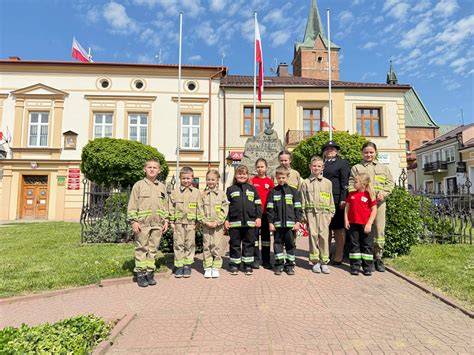 zdjęcie strażaków OSP Łęki Dolne, być może symboliczna zmiana warty