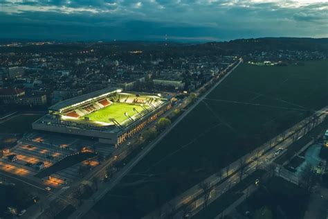 Zdjęcie historyczne: Płonąca trybuna stadionu Cracovii