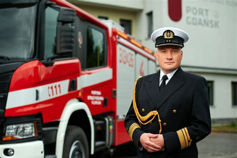 Zdjęcie specjalistycznego wozu Portowej Straży Pożarnej „Florian” działającego w porcie