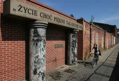 Pomnik upamiętniający ofiary pożaru w Stoczni Gdańskiej