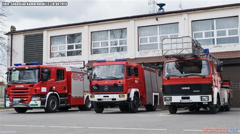 Zdjęcie strażaków OSP Konstantynów Łódzki z nowym samochodem gaśniczym Scania P360 GBA 2,5/16 podczas uroczystego powitania