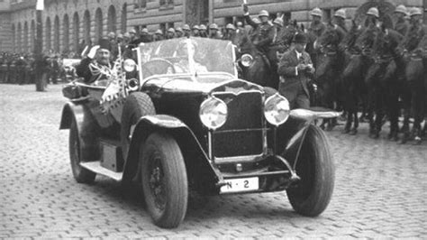 Historyczne zdjęcie samochodu osobowego Praga Grand