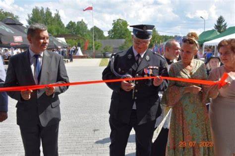 Wizualizacja lub zdjęcie nowo wybudowanej strażnicy OSP i świetlicy wiejskiej w Starych Żdżarach