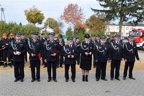 Zdjęcie grupowe pierwszych członków Ochotniczej Straży Pożarnej w Karwi