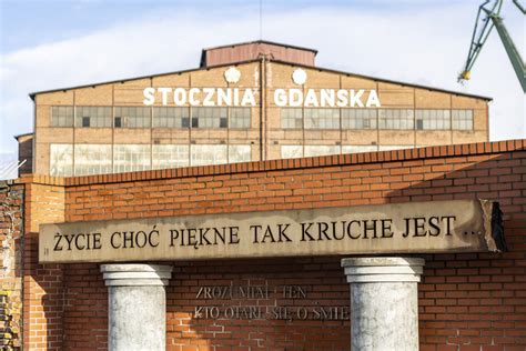 Zdjęcie pomnika upamiętniającego ofiary pożaru w Stoczni Gdańskiej