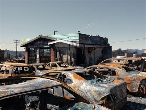 skażona plaża w Los Angeles po pożarze