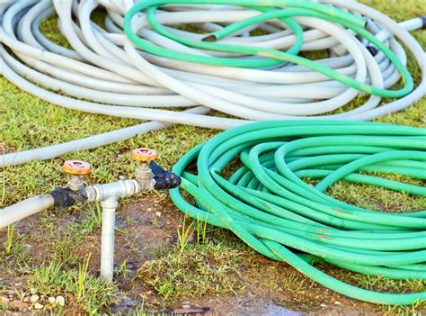 zdjęcie zabezpieczonego hydrantu ogrodowego w zimie