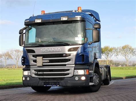 Infografika z wyposażeniem wozu strażackiego Scania P360