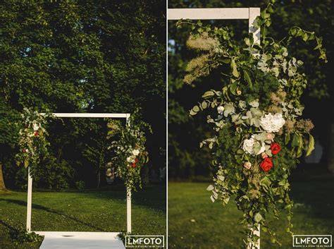 Zdjęcie ogrodu przystosowanego do przyjęć plenerowych lub ceremonii zaślubin