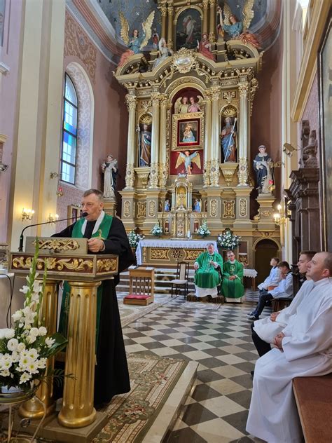 Zdjęcie: Dach płonącego kościoła Maksymiliana Marii Kolbego.