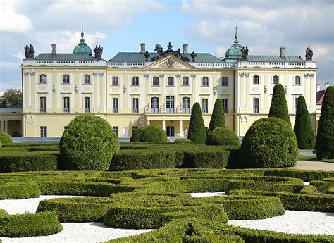 Widok na Pałac Branickich w Białymstoku w XVIII wieku, ilustrujący okres rozkwitu