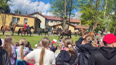 Rajd konny upamiętniający Witolda Pileckiego, jeźdźcy w strojach historycznych