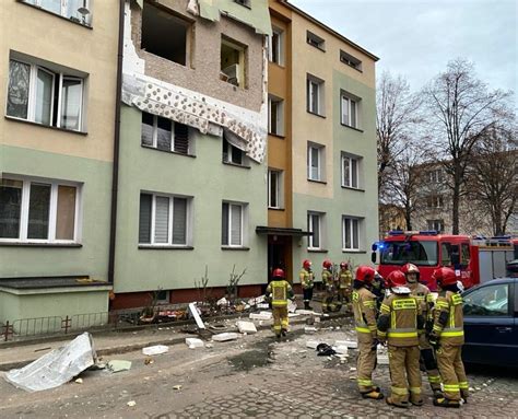 Zniszczenia po wybuchu gazu w budynku mieszkalnym przy ulicy Byszewskiej w Bydgoszczy