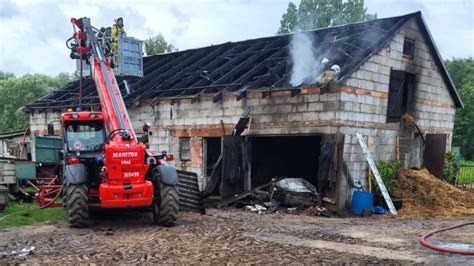 zdjęcie zniszczonego budynku gospodarczego po pożarze