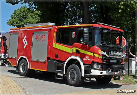 zdjęcie nowego samochodu SCANIA GCBA przed remizą OSP Dukla