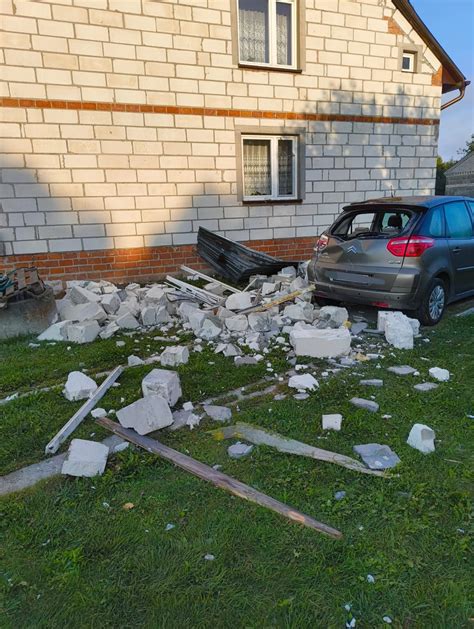 Zdjęcie przedstawiające zniszczony pożarem budynek mieszkalny w Trojanowicach