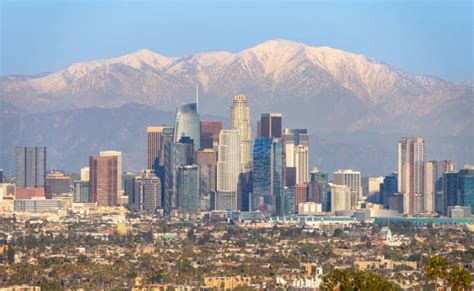 Panorama Los Angeles z widokiem na góry San Gabriel