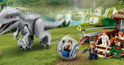 Widok na bramę i budynek z tarczą w LEGO Jurassic World