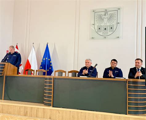 Zwycięzcy eliminacji gminnych OTWP w Stąporkowie wraz z organizatorami