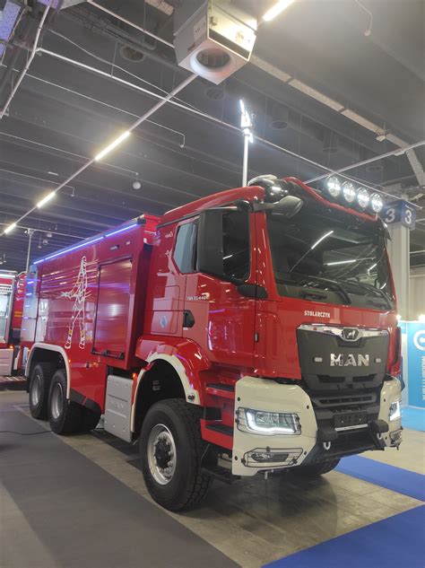 Ciężki samochód ratowniczo-gaśniczy PUH Stolarczyk MAN TGS 33.440 6x6