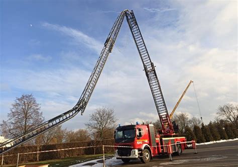 Schemat działania ramienia przegubowego drabiny Rosenbauer