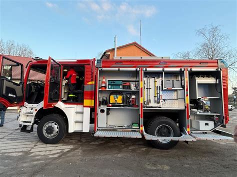Szczegółowy widok kabiny i wyposażenia nowego wozu strażackiego Volvo FMX.