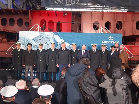Zdjęcie z ceremonii położenia stępki uniwersalnych okrętów desantowych Ivan Rogov i Mitrofan Moskalenko w Kerczu, z udziałem prezydenta Władimira Putina.