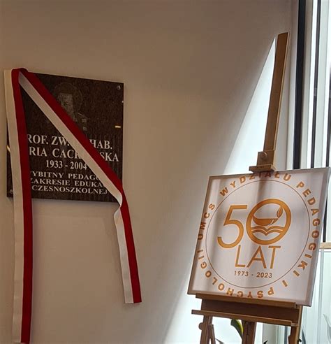 uroczyste odsłonięcie tablicy pamiątkowej podczas jubileuszu OSP