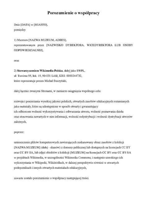Zdjęcie przedstawiające moment podpisywania trójstronnego porozumienia między przedstawicielami policji i szkoły