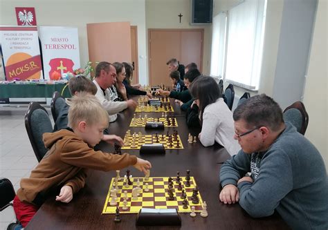 Zdjęcie zwycięzców turnieju szachowego w Pogórskiej Woli