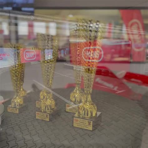 Dyplomy i puchary dla zwycięzców zawodów strażackich