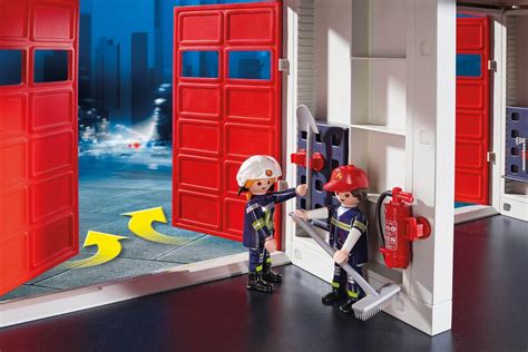 Zdjęcie przedstawiające Dużą remizę strażacką Playmobil 9462 wraz z akcesoriami