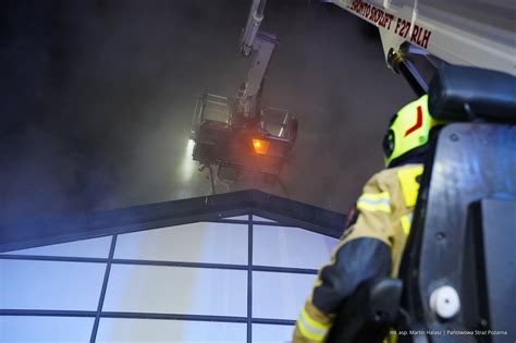 Wizualizacja pożaru dachu galerii handlowej
