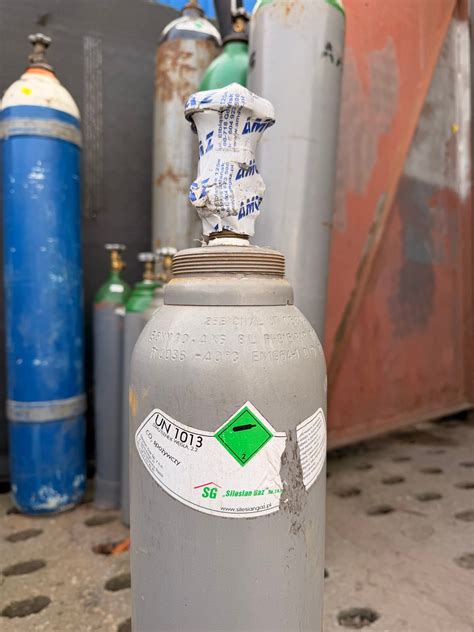 Bateria butli CO2 w instalacji gaśniczej