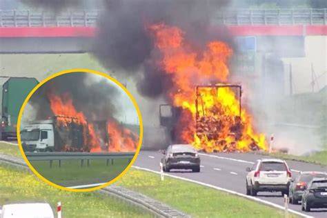 Zdjęcie płonącej ciężarówki na autostradzie A1 w Orenicach