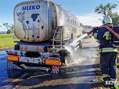 Spalona kabina ciężarówki przewożącej mleko w Załusinie