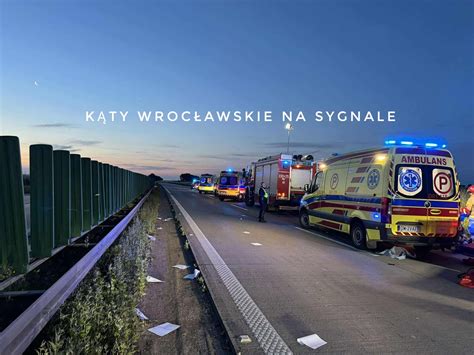 zdjęcie archiwalne z miejsca zdarzenia lub ilustracja pracy techników kryminalistycznych