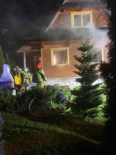 Mapa pożarowa ukazująca rozprzestrzenianie się ognia z drewnianego budynku na sąsiednie zabudowania